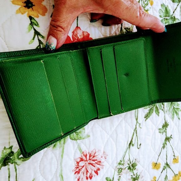 Louie Vuitton Epi Porte Feiulle - Picture 7 of 14